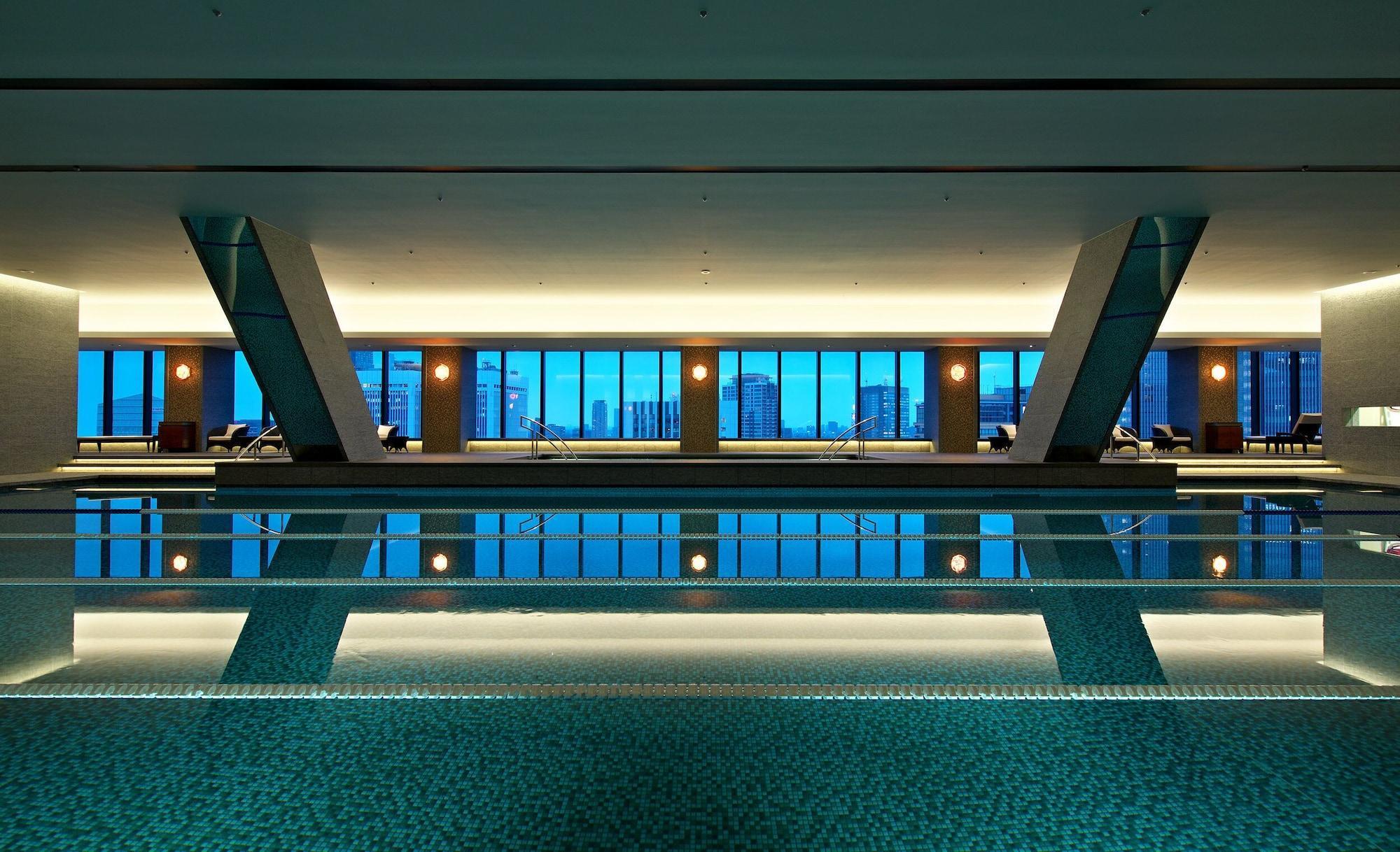 The Okura Tokyo Hotel Exterior photo The pool at the Ritz-Carlton, Osaka